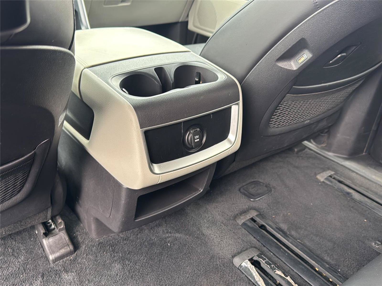 Used 2022 Kia Carnival LX FWD image 16