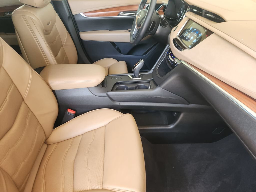 Used 2017 Cadillac XT5 Platinum AWD/4WD image 14