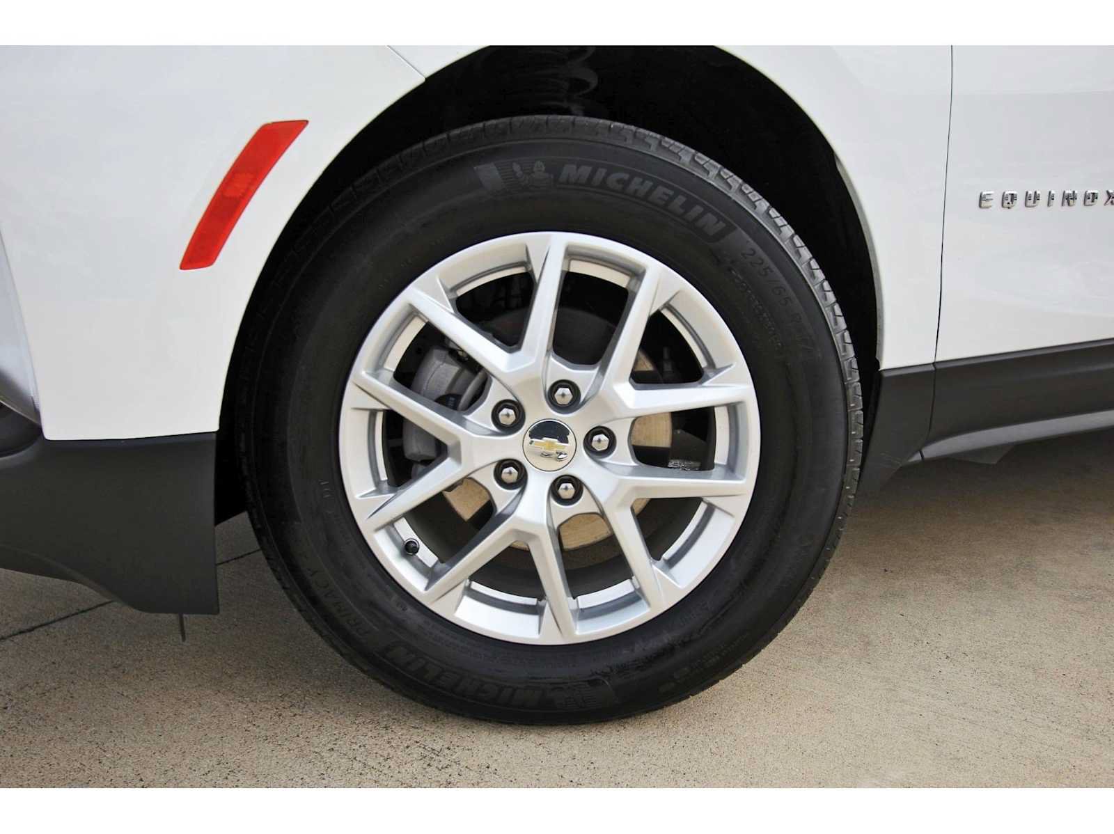 Used 2024 Chevrolet Equinox LT FWD image 27