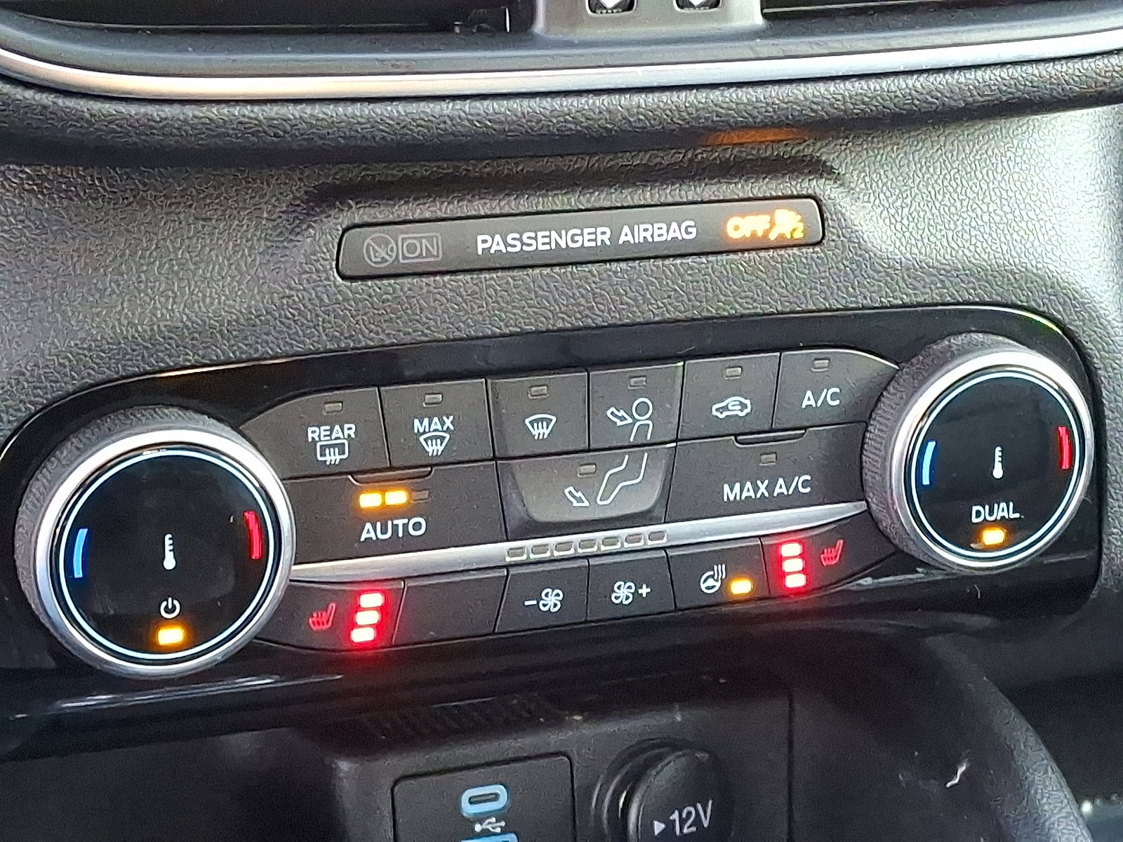 Certified 2022 Ford Escape Titanium image 19