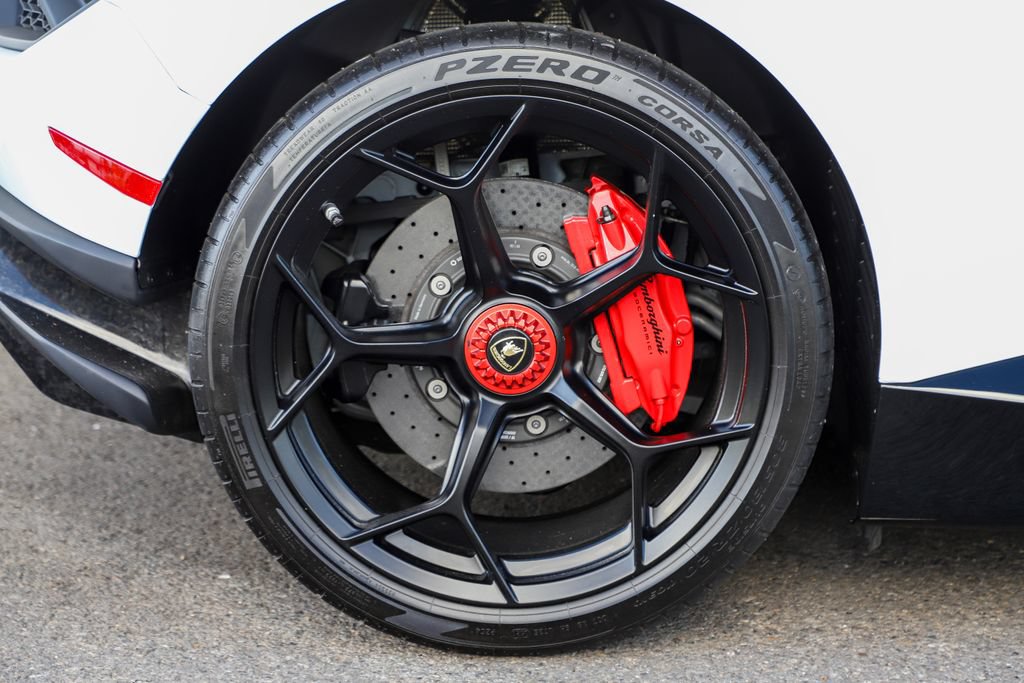 Used 2018 Lamborghini Huracan Performante AWD/4WD image 56