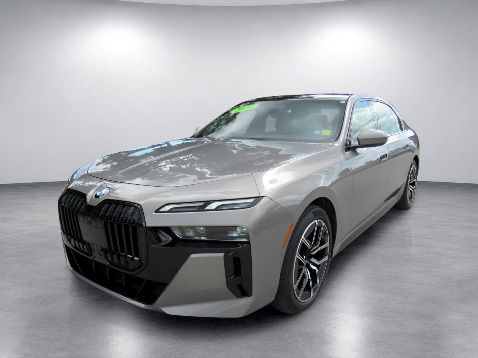 Used 2023 BMW 740i RWD image 3