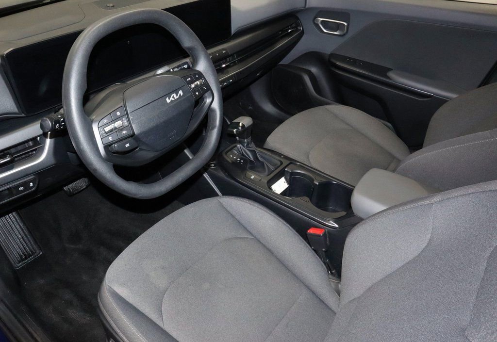 Used 2025 Kia K4 LXS image 23
