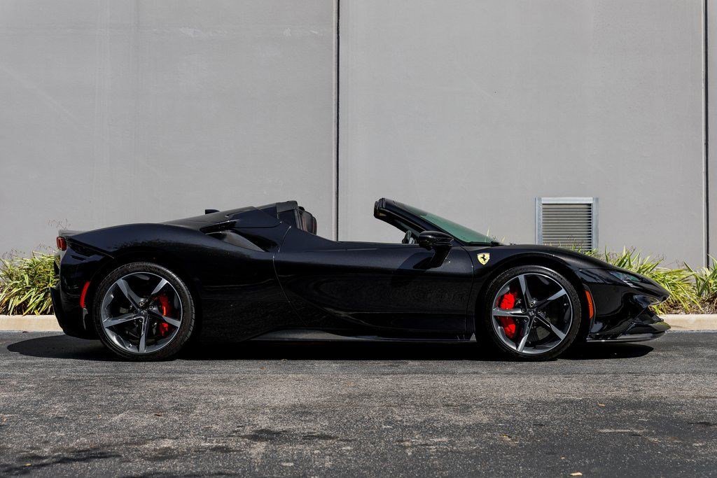 Used 2022 Ferrari SF90 Spider image 6