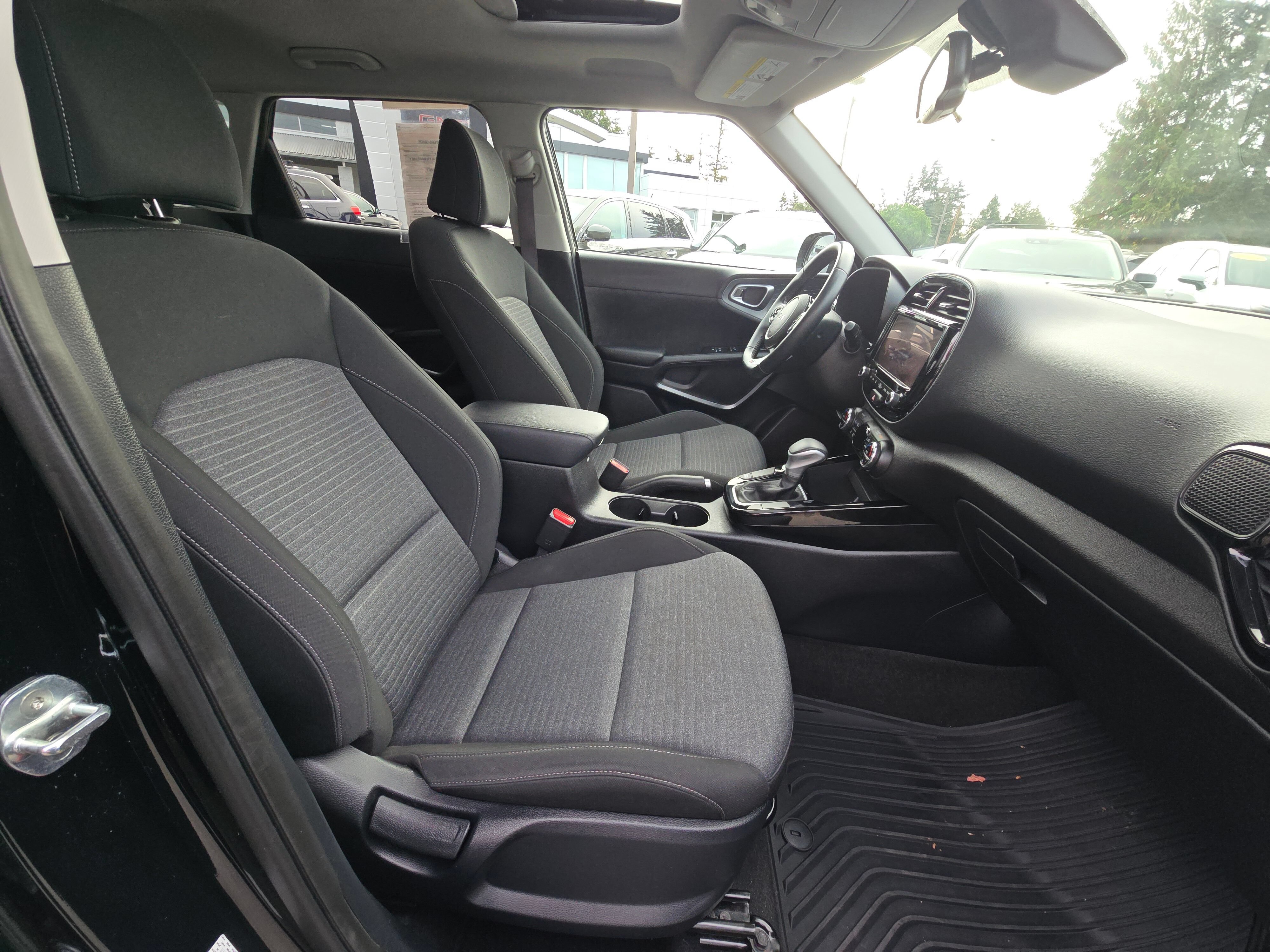 Used 2022 Kia Soul GT-Line FWD image 11