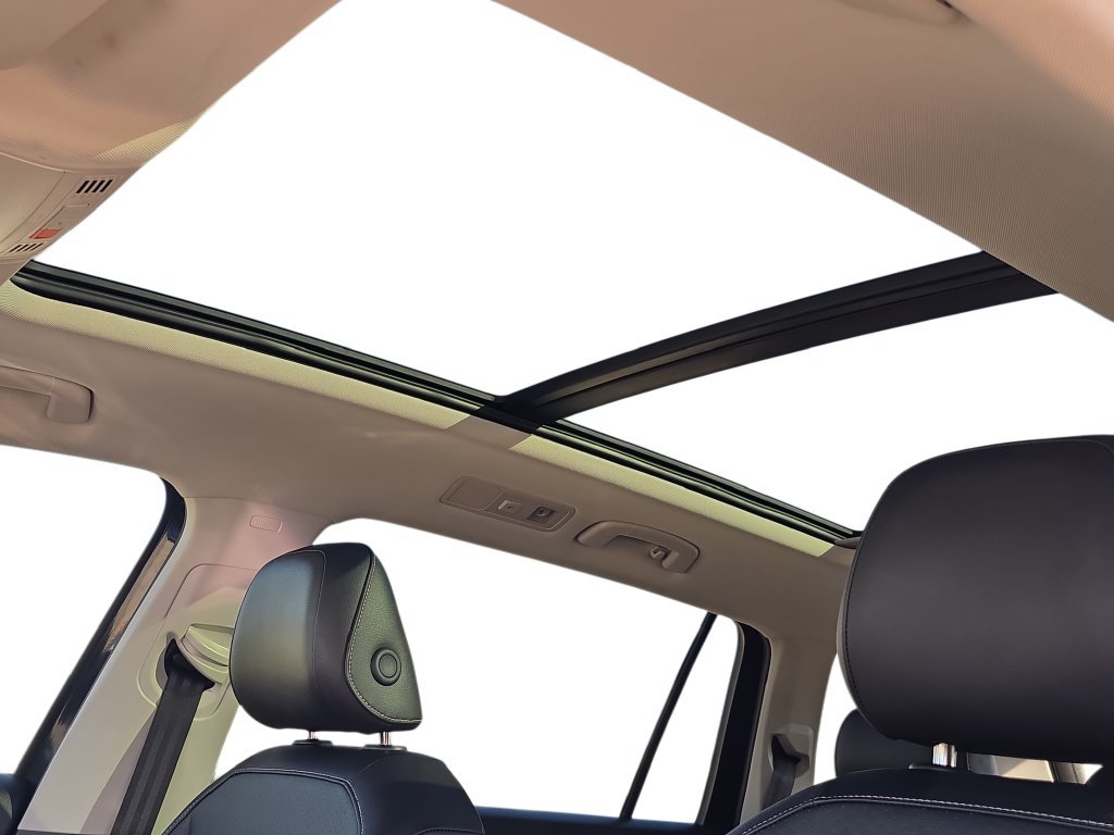 Used 2021 Volkswagen Tiguan SEL AWD/4WD image 30