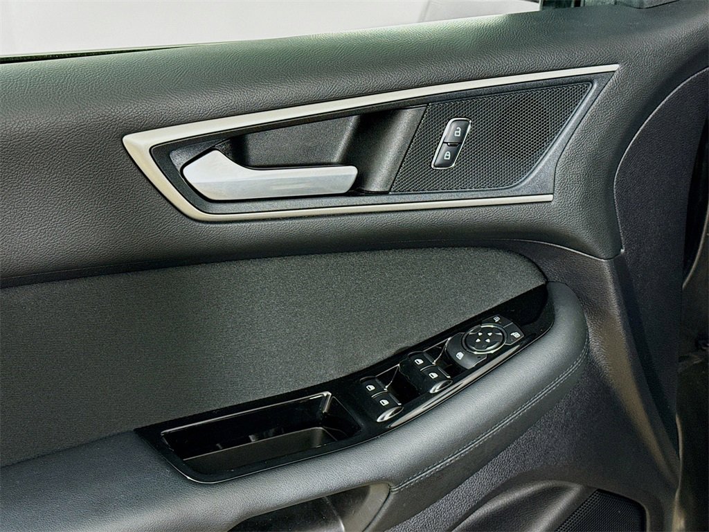 Used 2019 Ford Edge SEL image 19