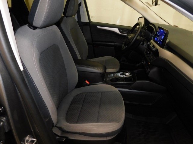 Used 2022 Ford Escape SE w/ SE Sport Appearance Package image 20