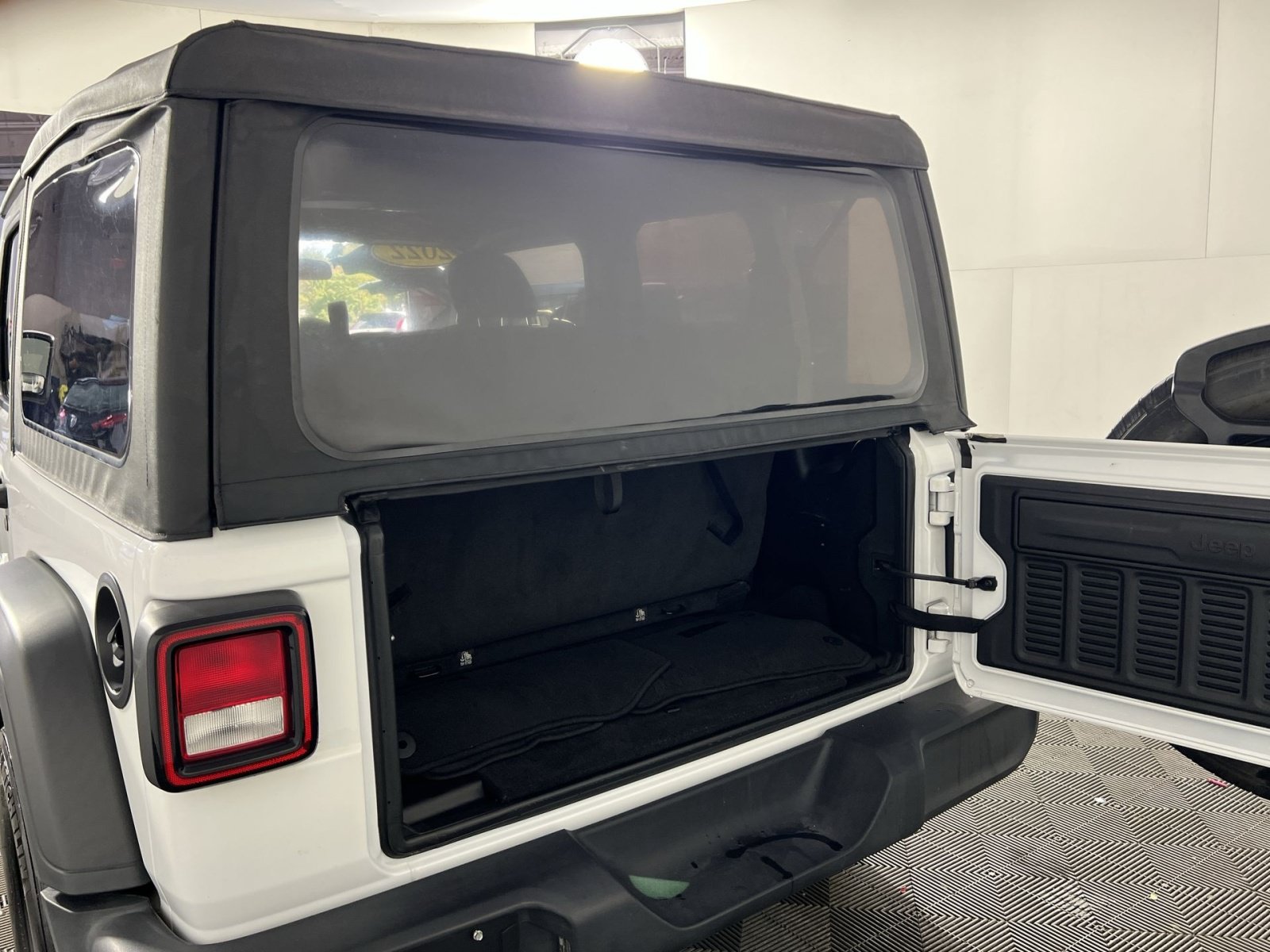 Used 2023 Jeep Wrangler Sport AWD/4WD image 26