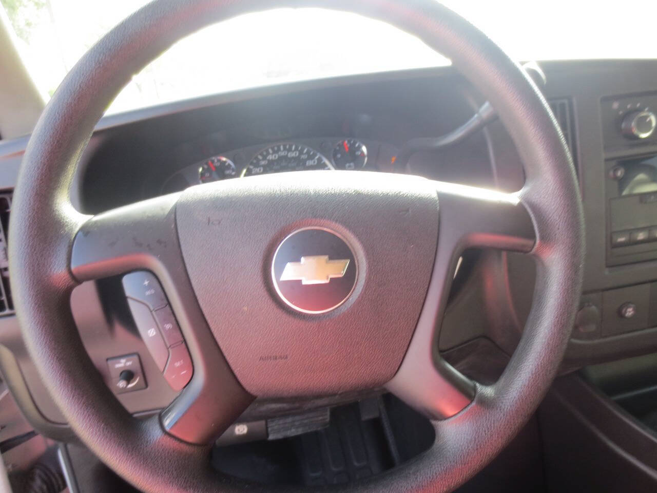 Used 2008 Chevrolet Express 2500 Passenger RWD image 14