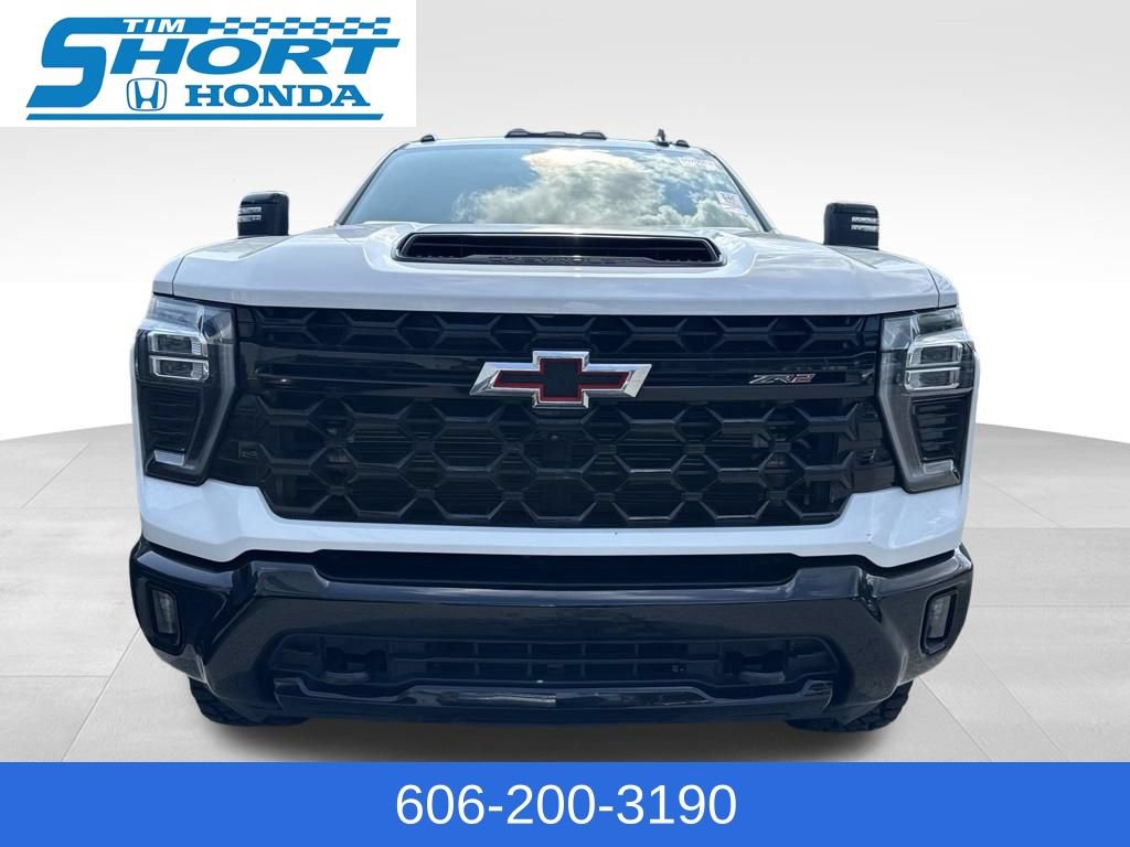 Used 2024 Chevrolet Silverado 2500 ZR2 AWD/4WD image 2