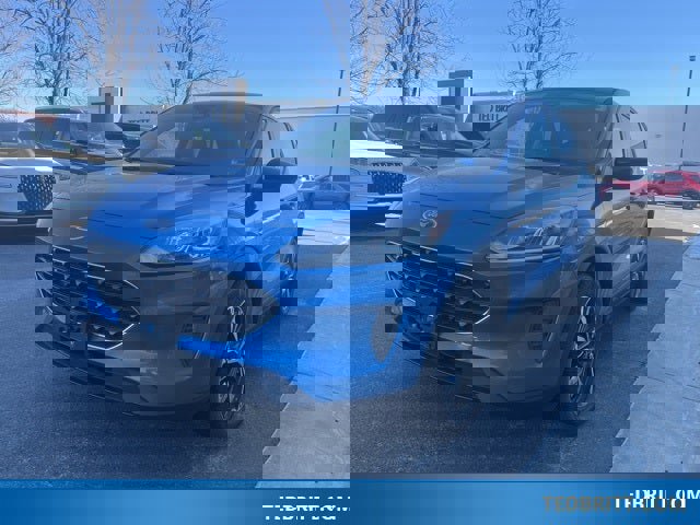 Certified 2021 Ford Escape SE w/ SE Sport Appearance Package image 3