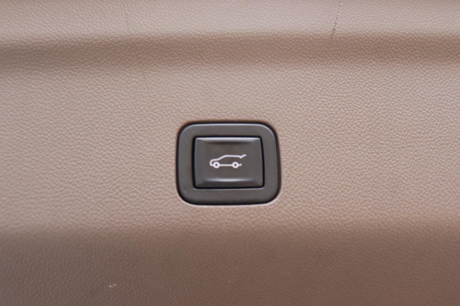 Used 2021 GMC Yukon Denali w/ Denali Premium Package image 19