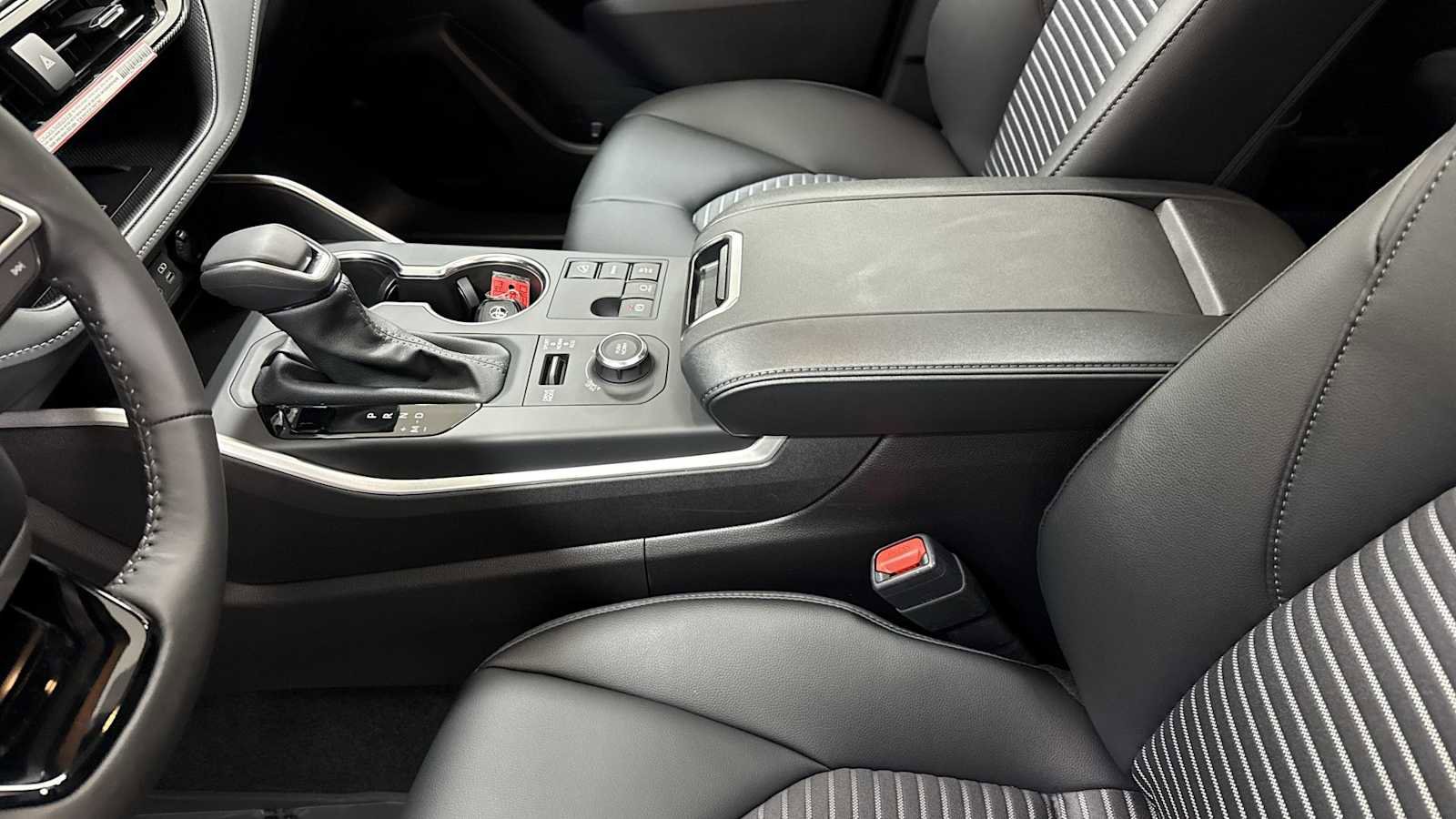 New 2026 Toyota Highlander XSE image 23