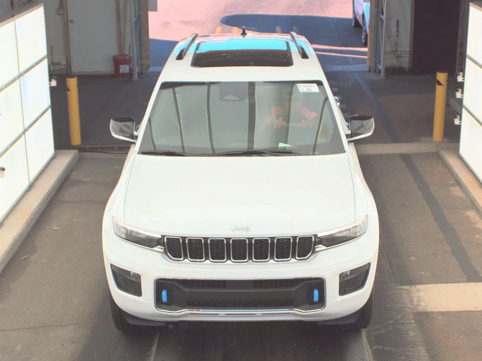Used 2022 Jeep Grand Cherokee Overland w/ Luxury Tech Group IV AWD/4WD image 3