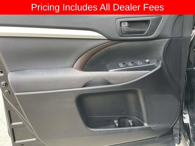 Used 2019 Toyota Highlander LE AWD/4WD image 18