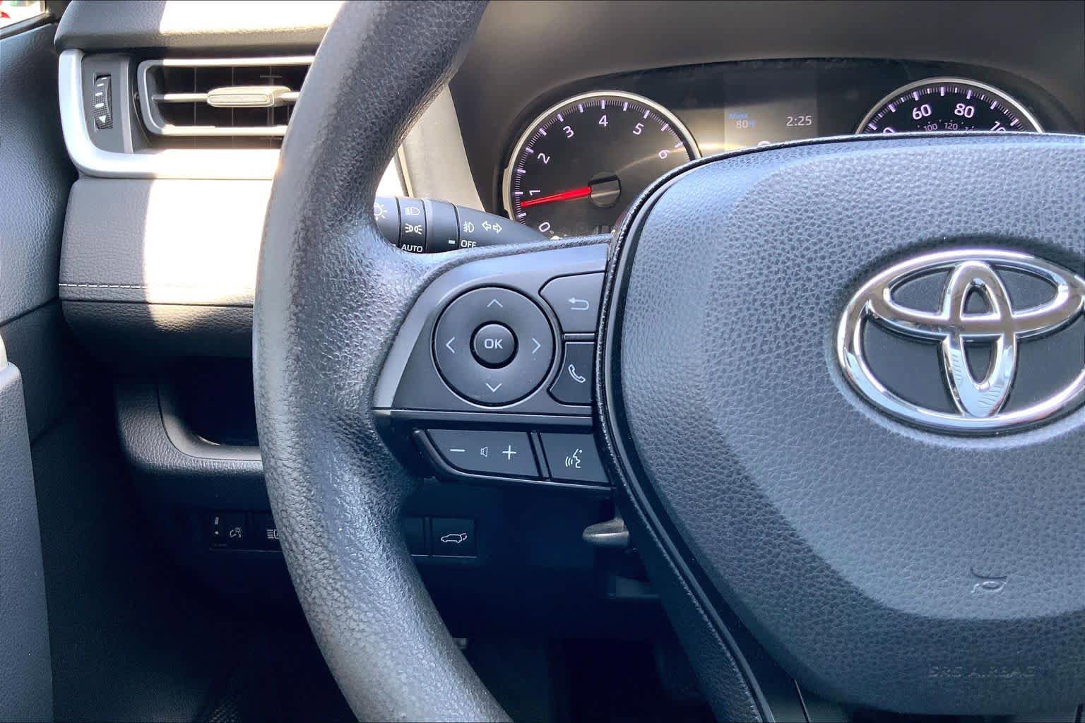 Used 2019 Toyota RAV4 XLE w/ Convenience Package FWD image 23