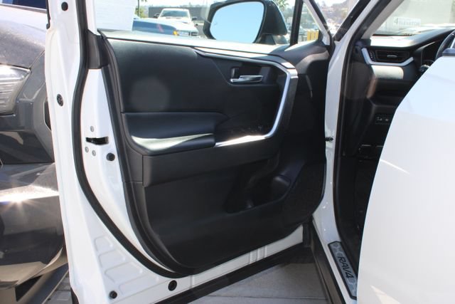Used 2022 Toyota RAV4 XLE Premium FWD image 11