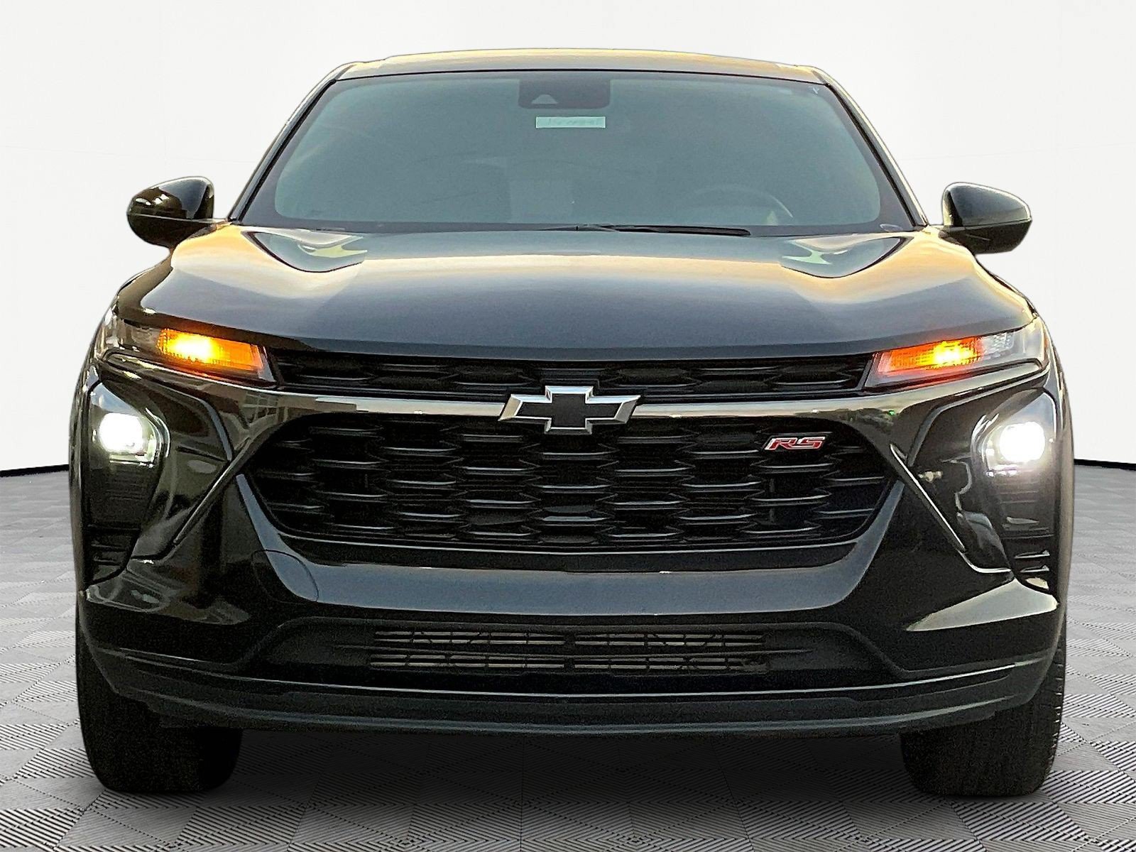 Used 2025 Chevrolet Trax RS w/ Driver Confidence Package FWD image 2