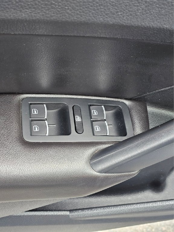 Used 2015 Volkswagen Passat TDI SEL Premium FWD image 28