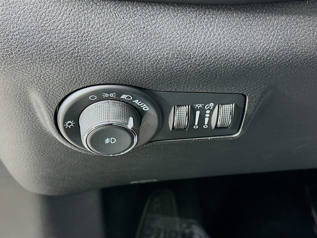 Certified 2022 Jeep Compass Latitude w/ Sun and Sound Group image 18