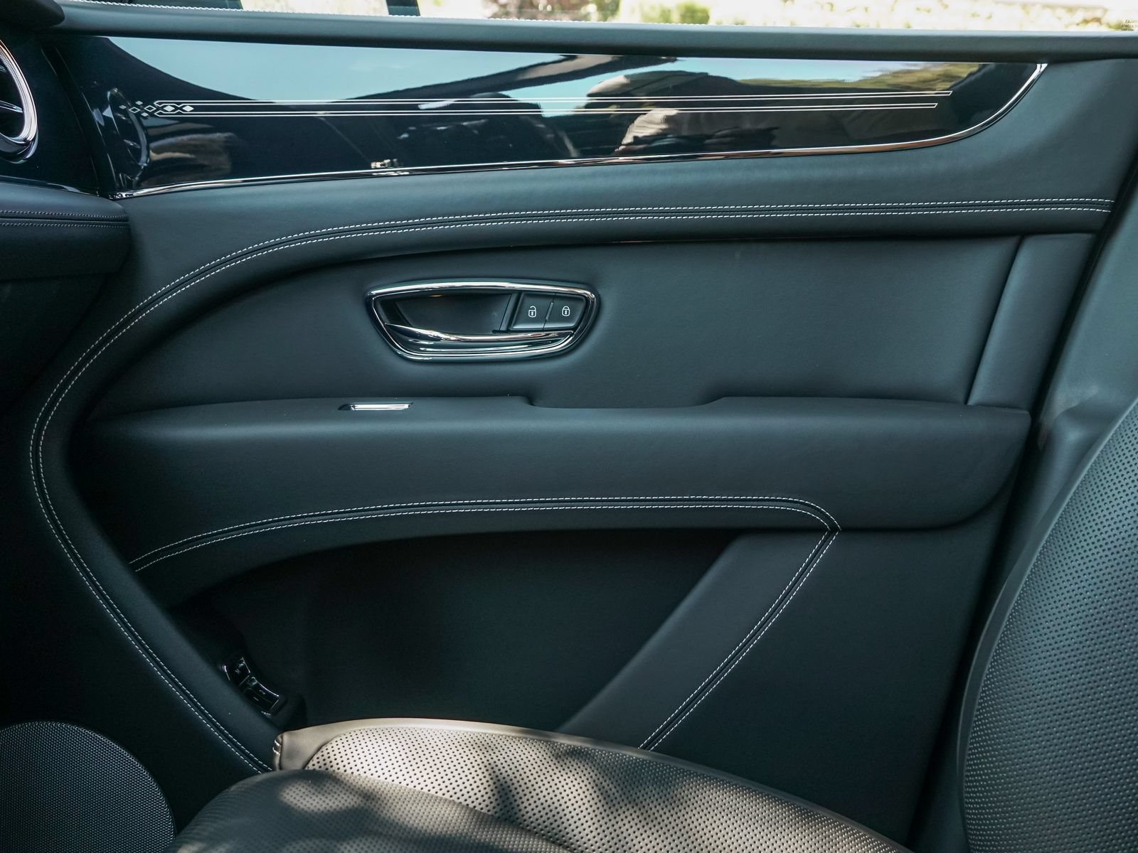 New 2025 Bentley Bentayga Extended Wheelbase AWD/4WD image 19