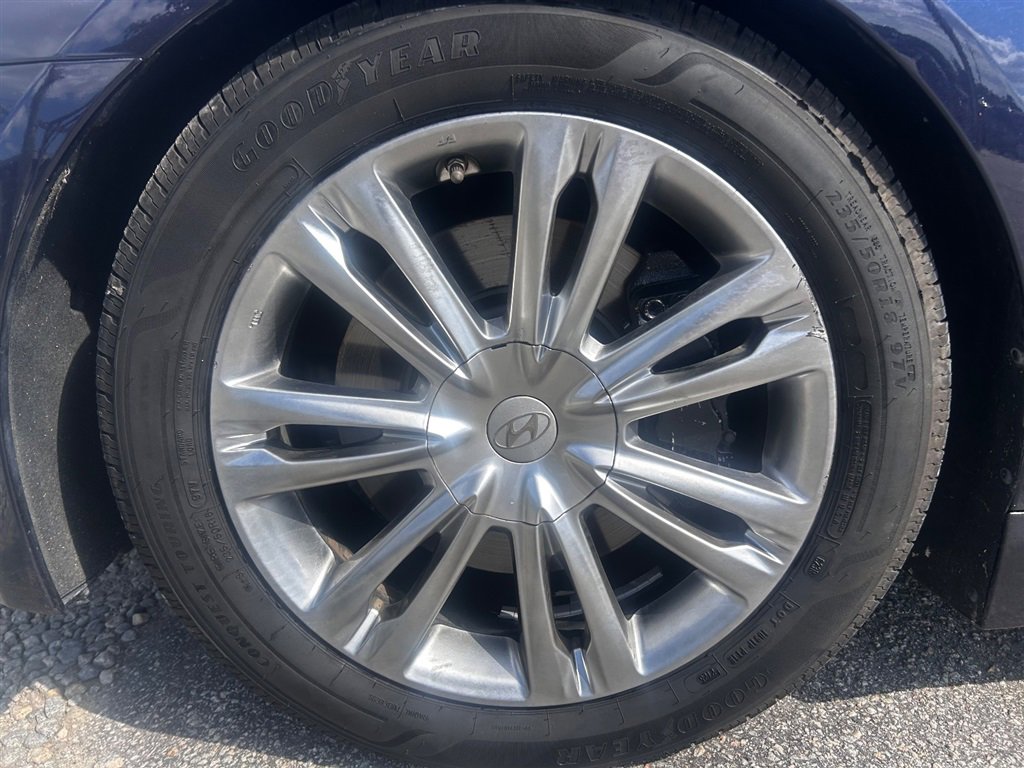 Used 2012 Hyundai Genesis 4.6 RWD image 11