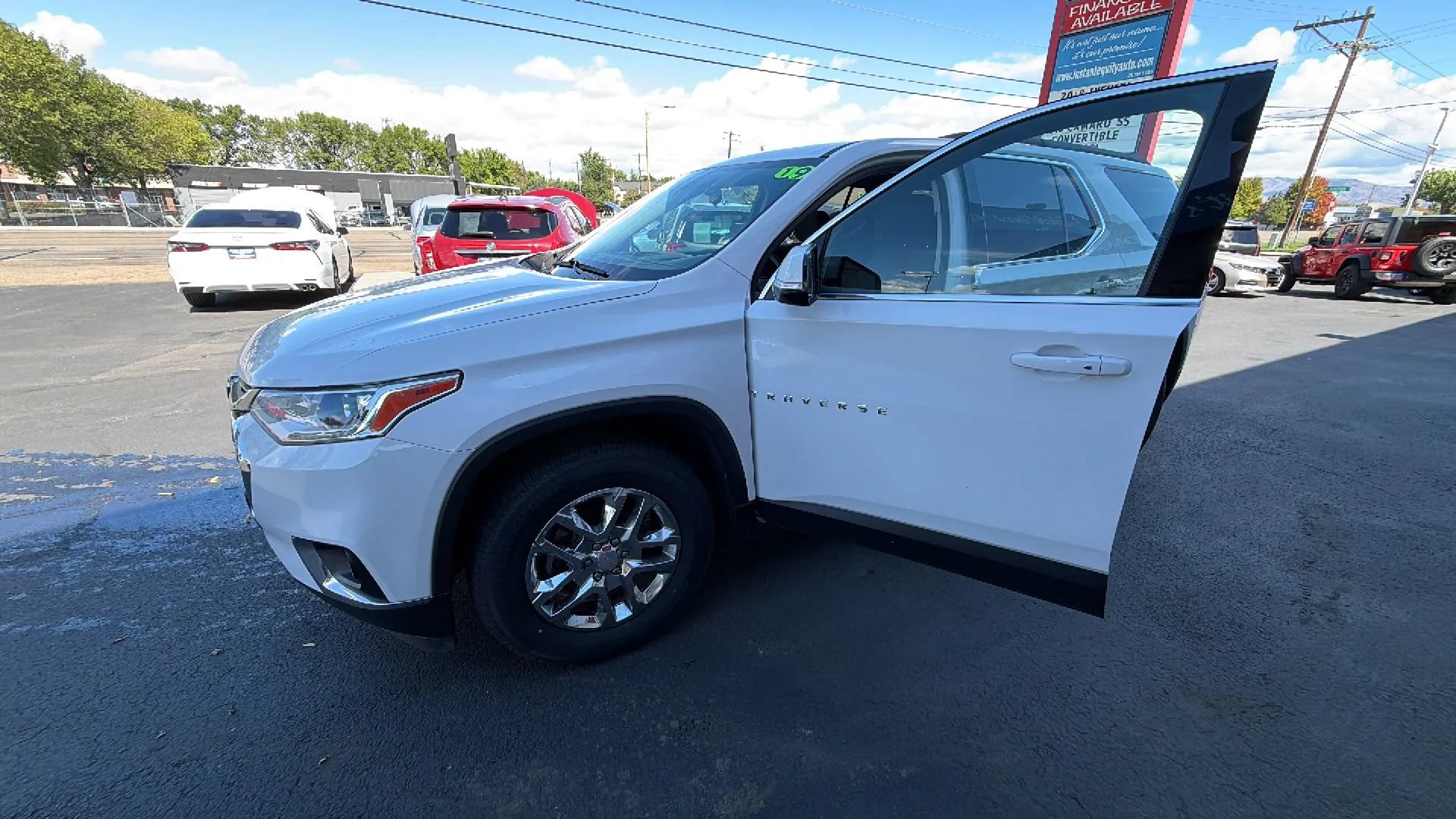 Used 2019 Chevrolet Traverse LT w/ LPO, Floor Liner Package AWD/4WD image 16