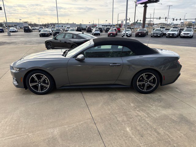 Used 2024 Ford Mustang Convertible image 5