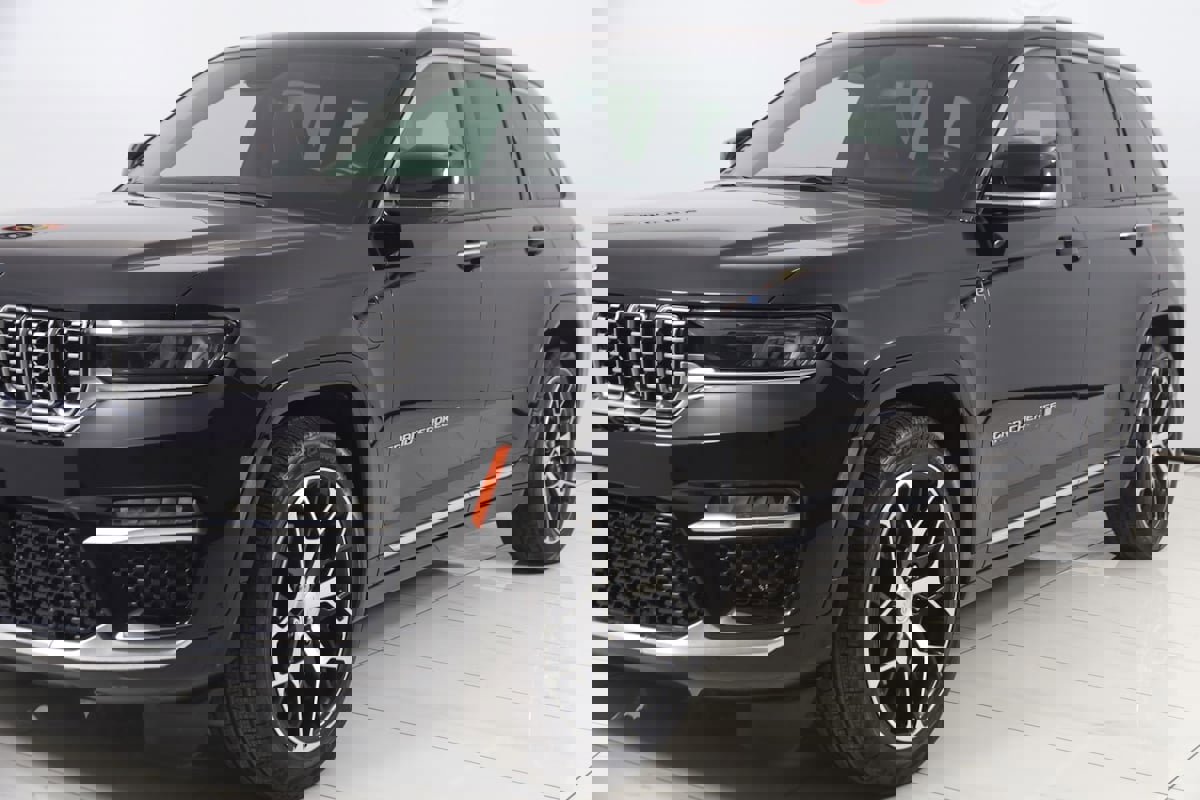 Used 2023 Jeep Grand Cherokee Summit image 67