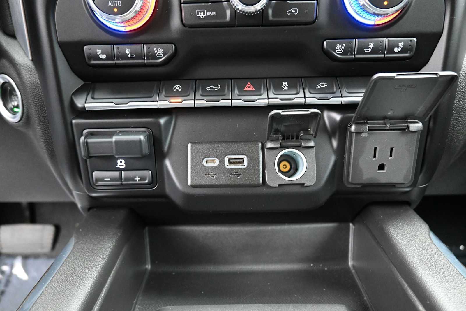 Used 2021 GMC Sierra 1500 SLT w/ SLT Convenience Package AWD/4WD image 14