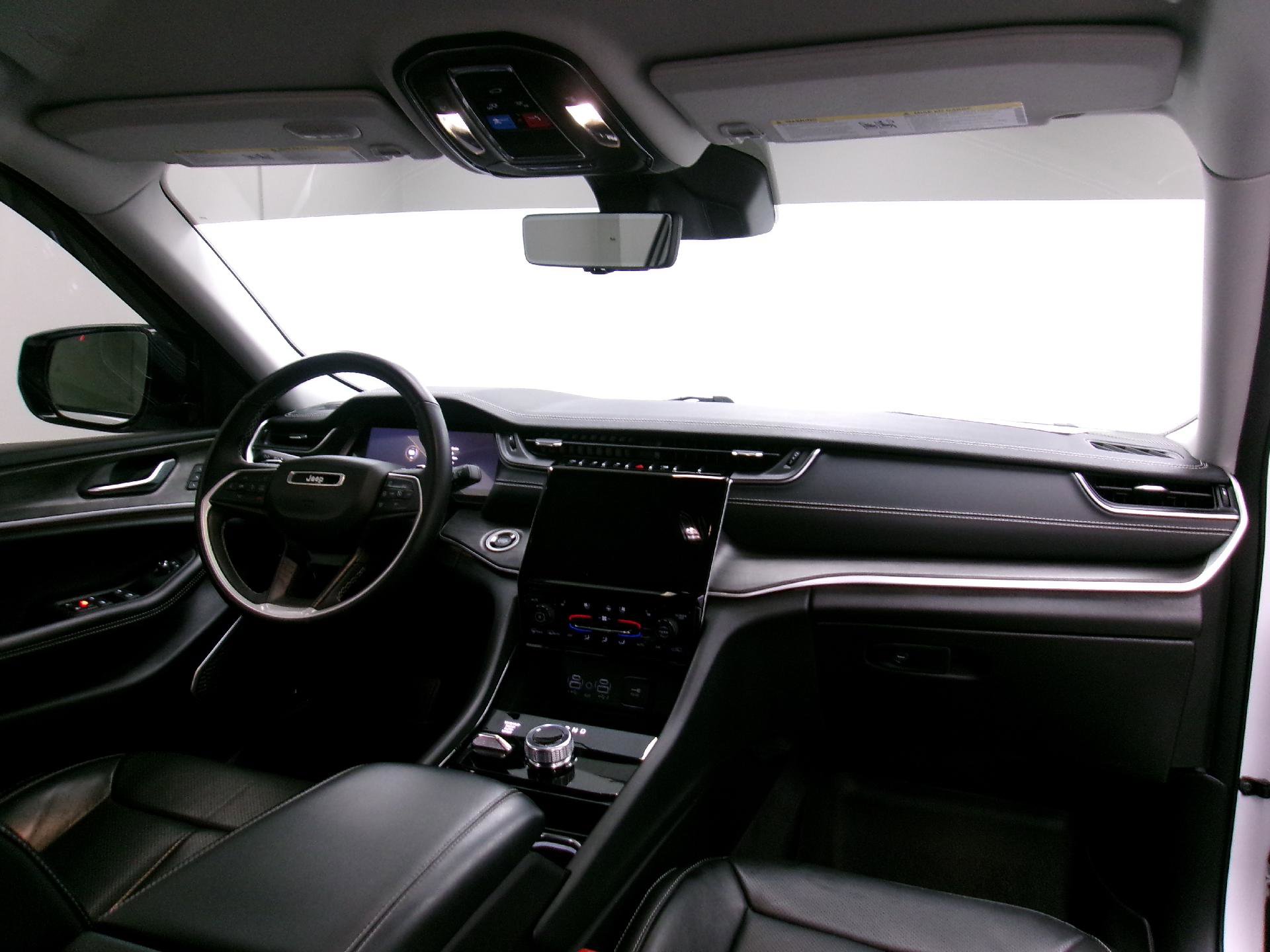 Used 2021 Jeep Grand Cherokee L Limited w/ Luxury Tech Group II image 3