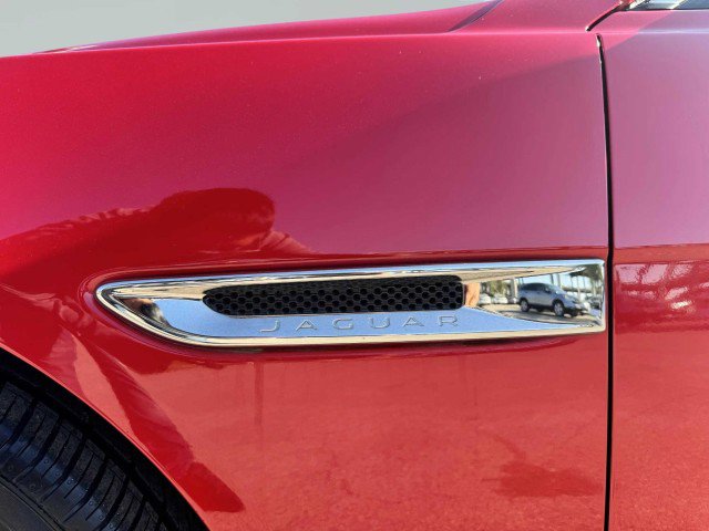 Used 2019 Jaguar XE Premium image 14