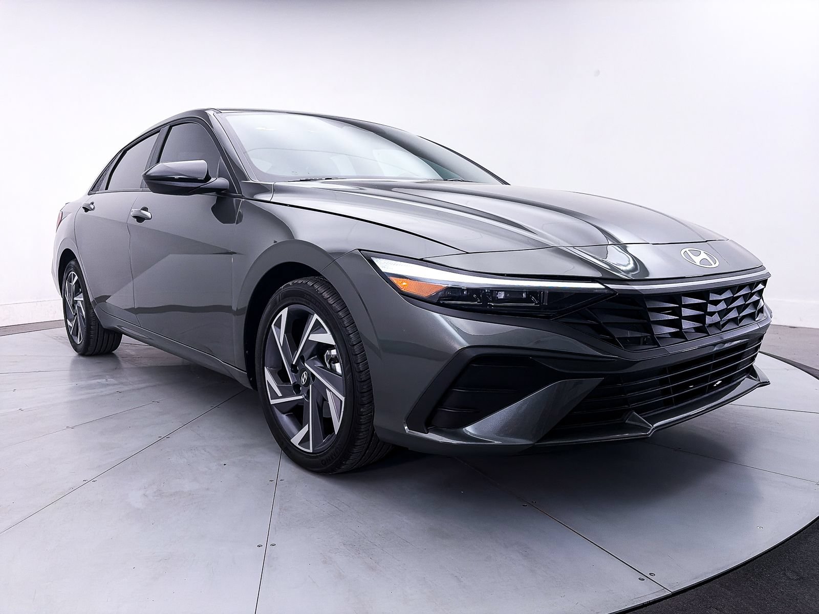 Used 2025 Hyundai Elantra Sport FWD image 8
