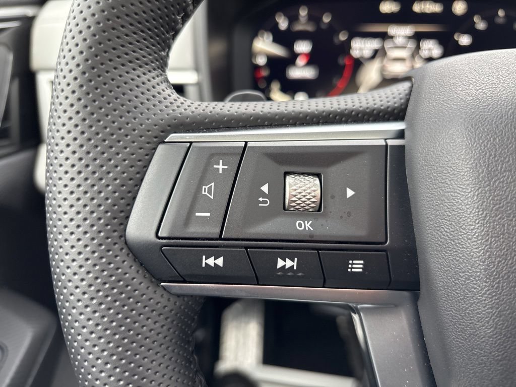 Used 2025 Mitsubishi Outlander AWD image 28