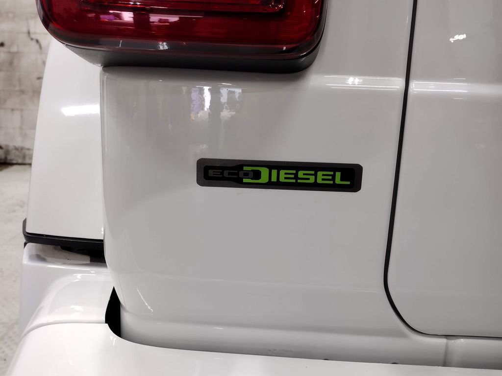 Used 2020 Jeep Wrangler Unlimited Sahara image 18