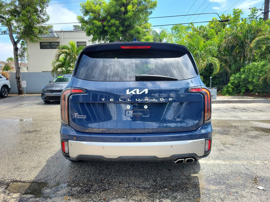Certified 2024 Kia Telluride EX w/ EX Captain's Chair Package FWD image 9