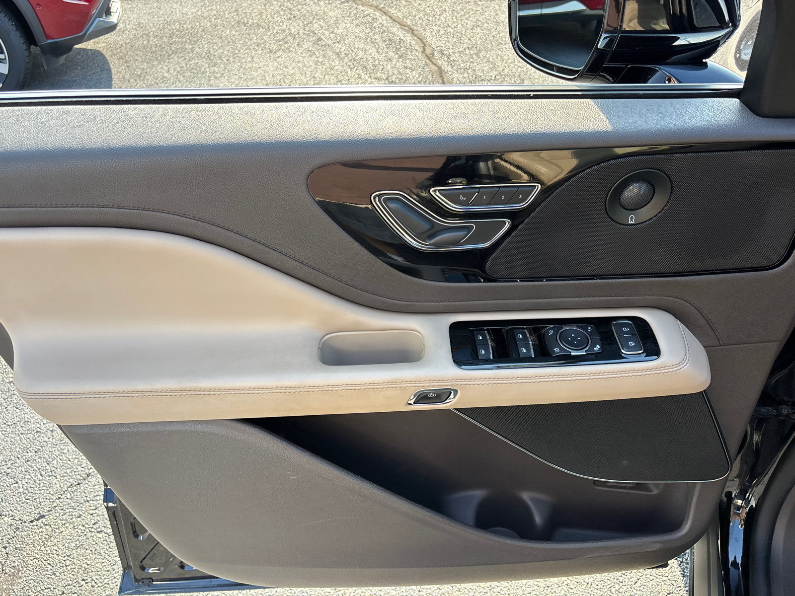 Used 2021 Lincoln Aviator Reserve w/ Equipment Group 201A AWD/4WD image 11