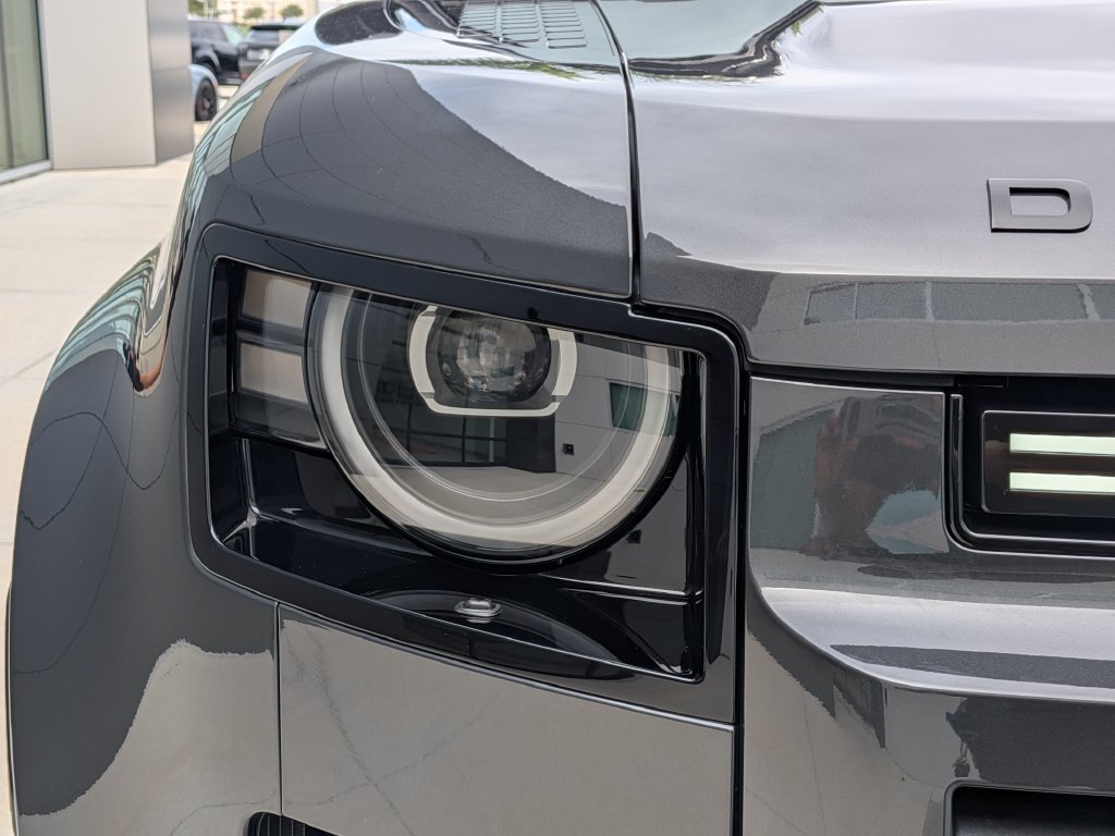 New 2026 Land Rover Defender 110 X-Dynamic SE AWD/4WD image 11