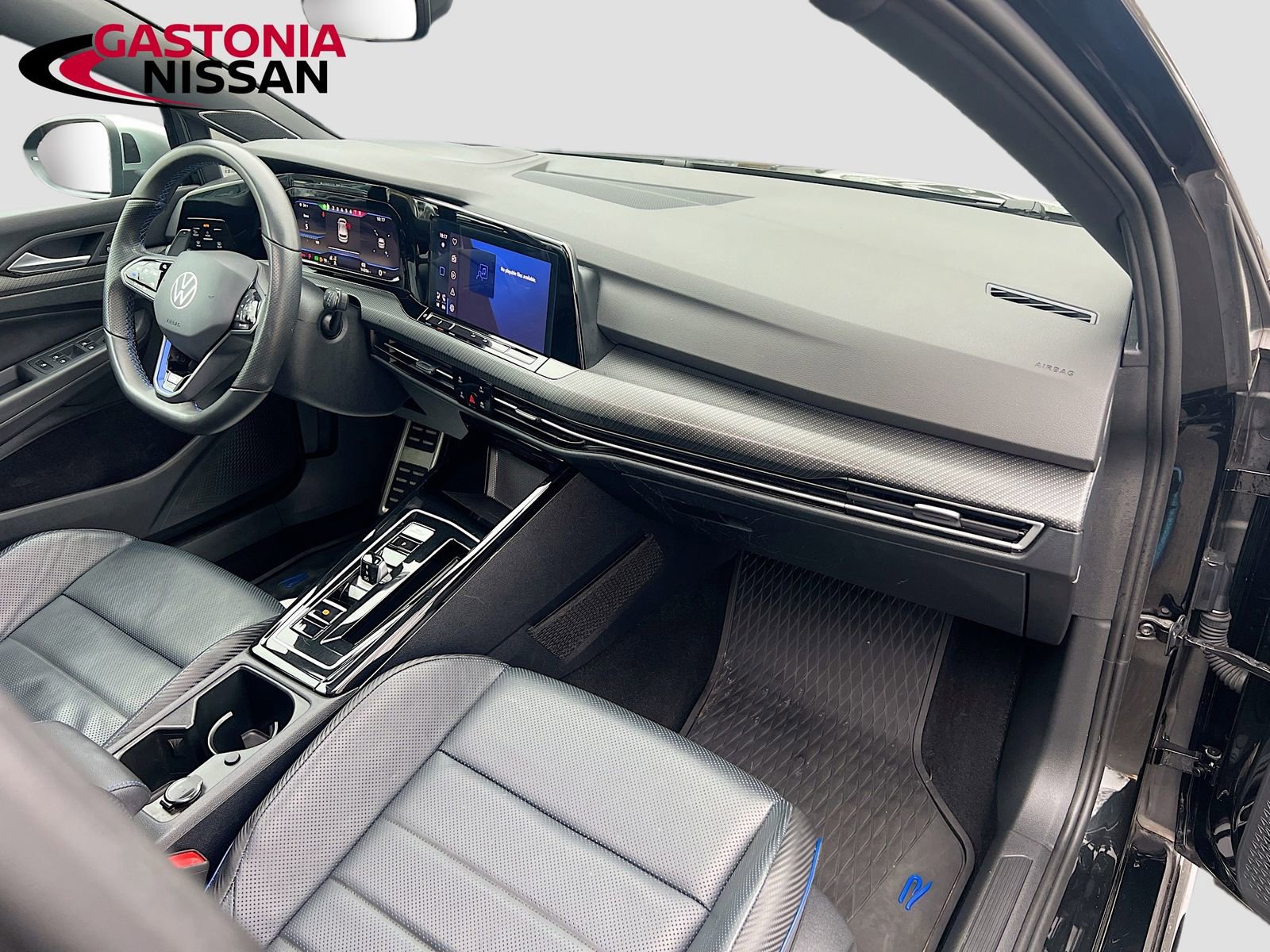 Used 2024 Volkswagen Golf R image 36