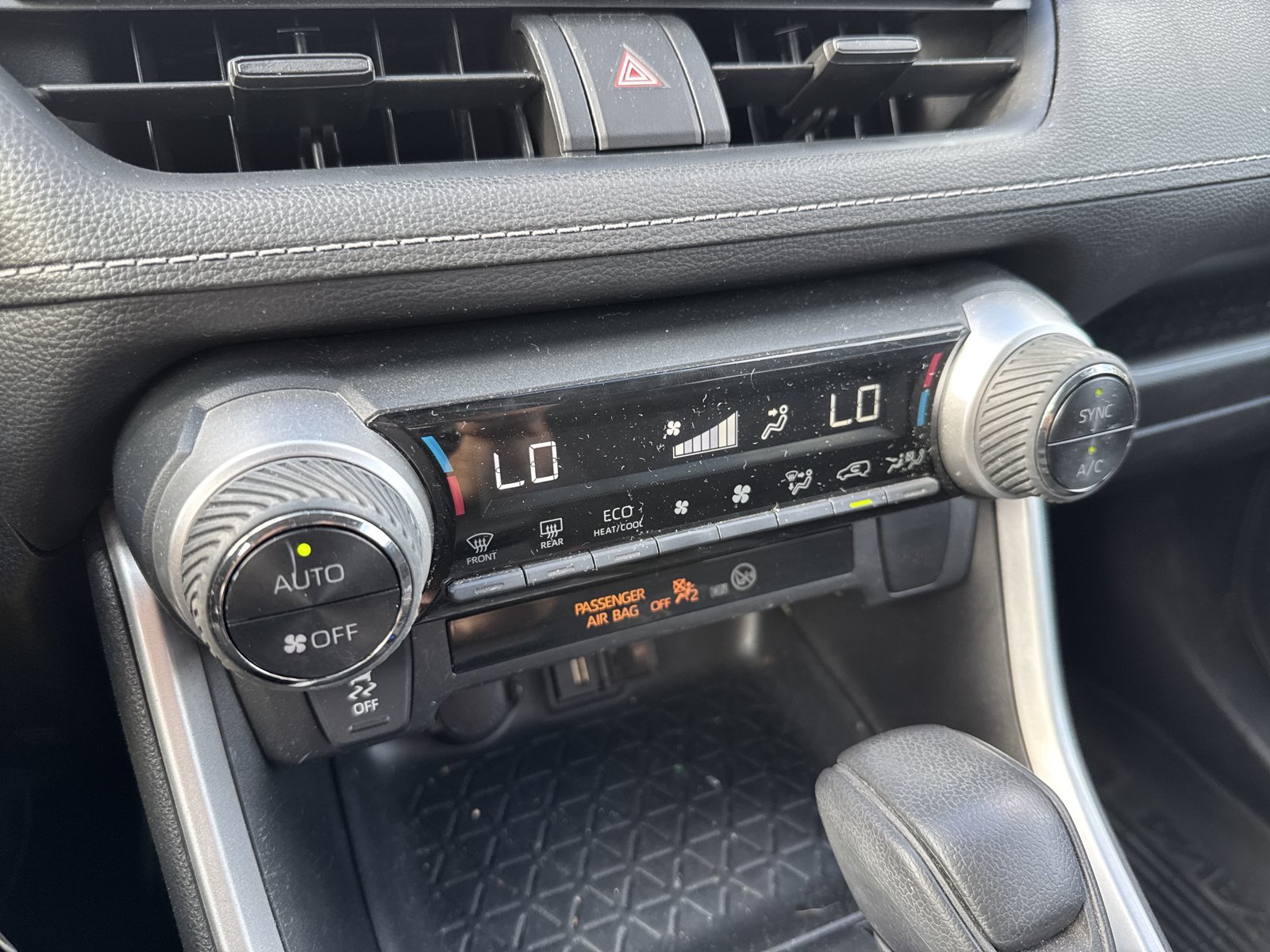 Used 2021 Toyota RAV4 LE AWD/4WD image 14