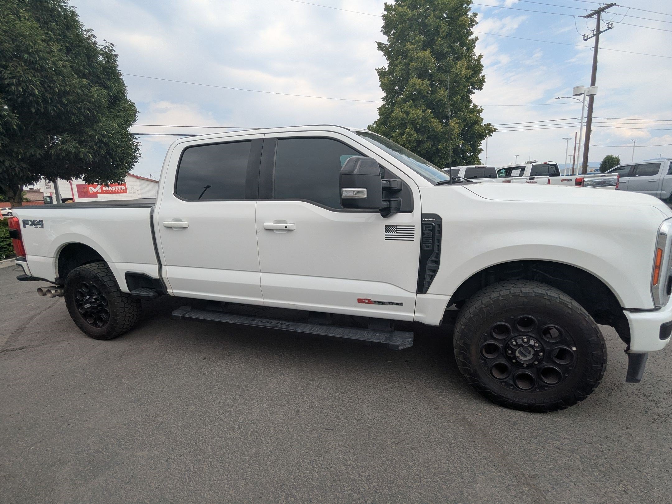 Used 2023 Ford F350 Lariat w/ Lariat Ultimate Package AWD/4WD image 2