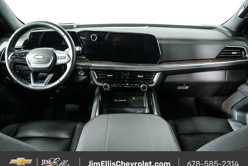 Used 2025 Chevrolet Suburban LT AWD/4WD image 19