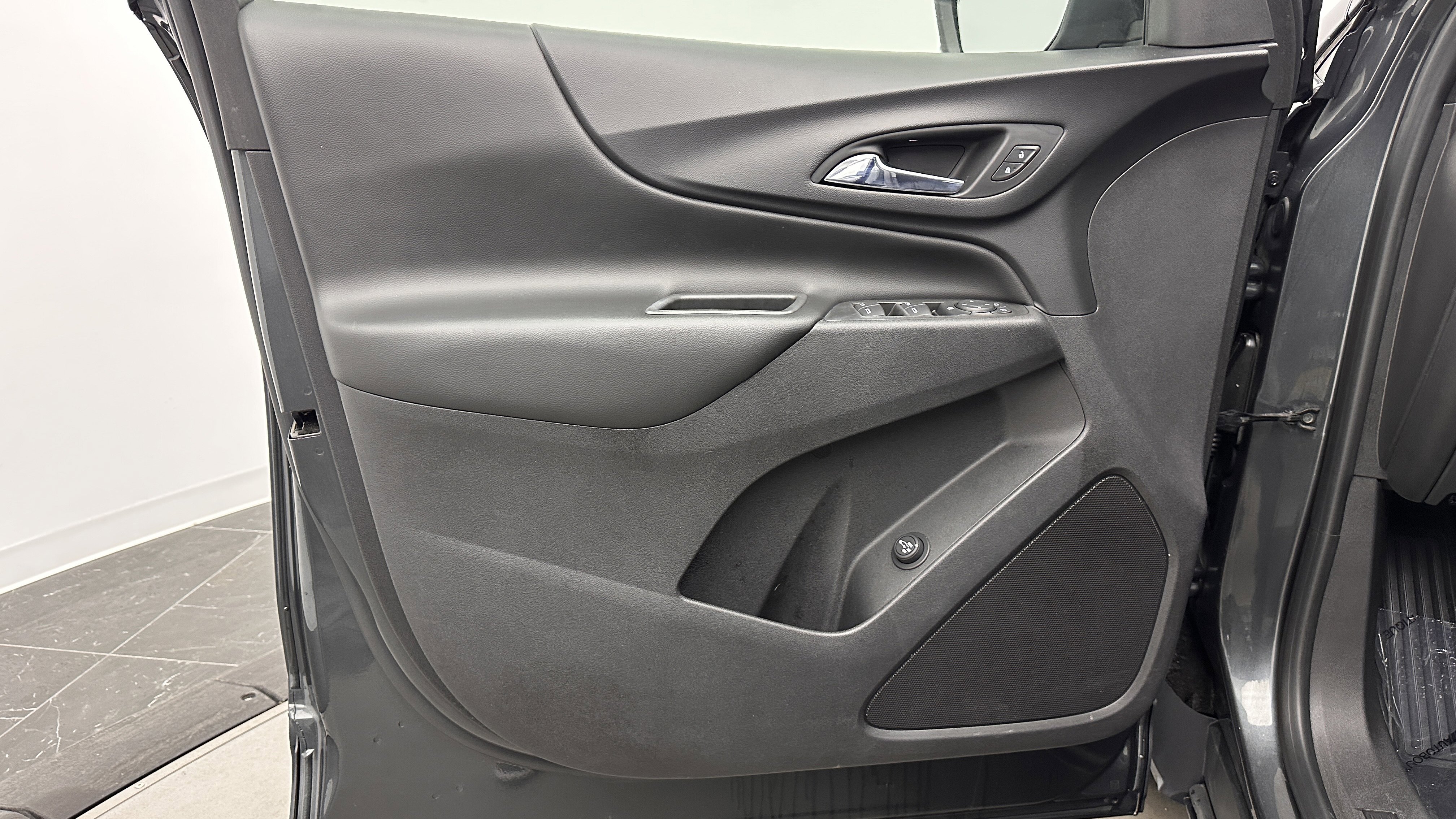 Used 2020 Chevrolet Equinox LT image 12