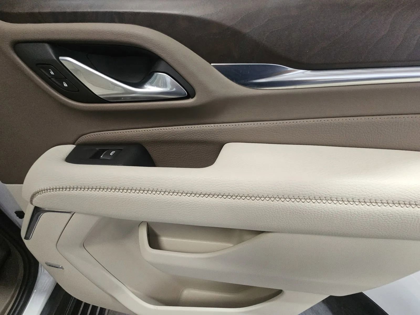 Used 2022 GMC Yukon Denali RWD image 10