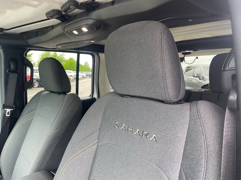 Used 2024 Jeep Wrangler Unlimited Sahara AWD/4WD image 21