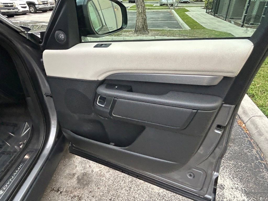 Used 2021 Land Rover Discovery S R-Dynamic image 34