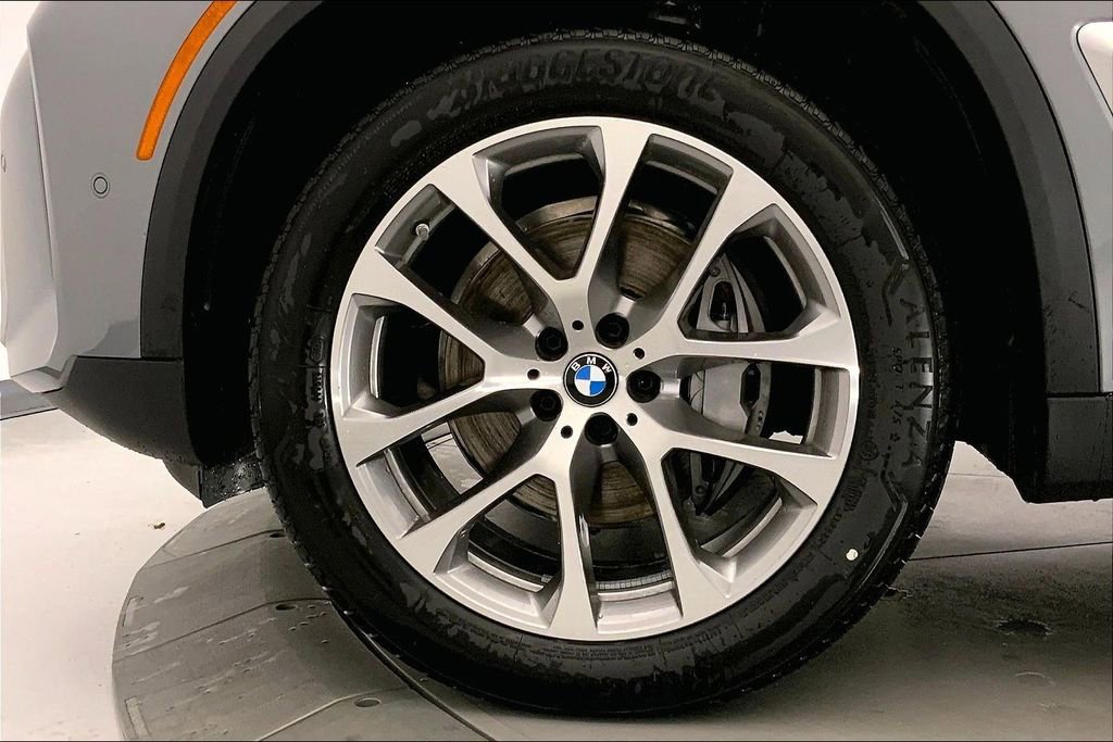New 2026 BMW X5 xDrive40i w/ Premium Package image 9