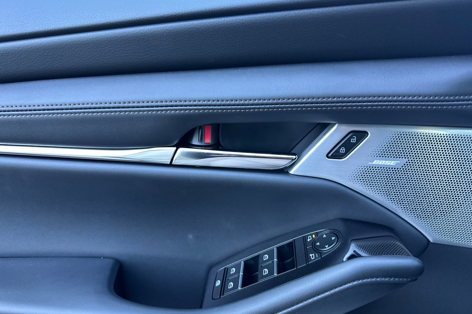 New 2026 MAZDA MAZDA3 Hatchback w/Premium Plus Pkg image 11