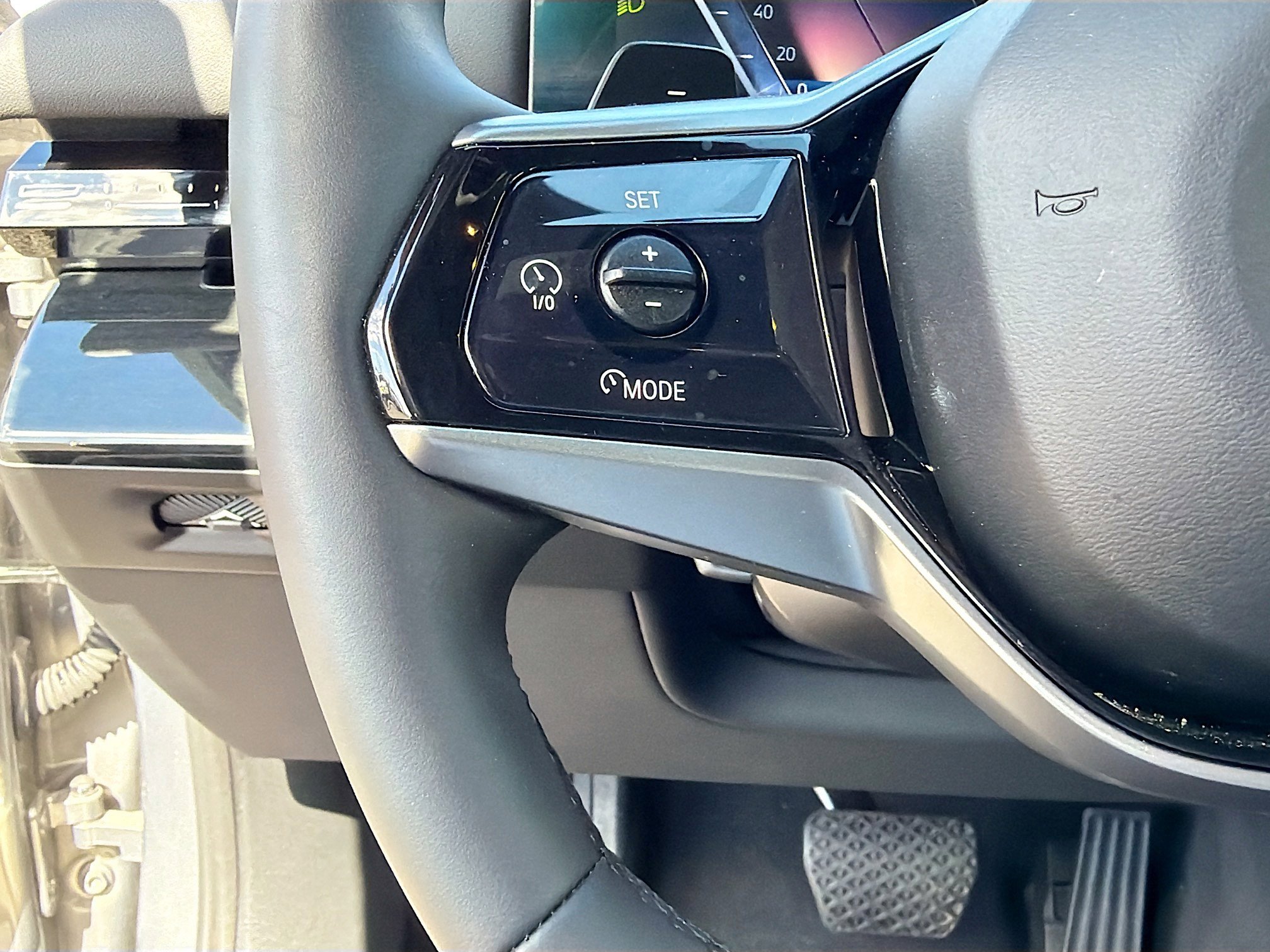 Used 2025 BMW 530i w/ Premium Package image 38